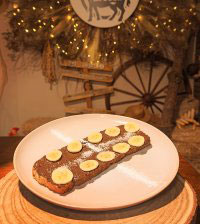 TOSTADA DE NUTELLA, PLÁTANO Y COCO RALLADO